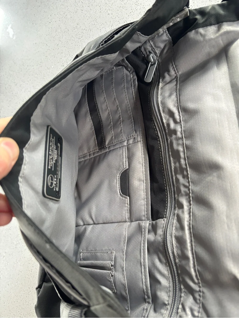 Tumi T-Tech Black/Grey Men's Messenger Bag - Tech-Friendly Shoulder Bag